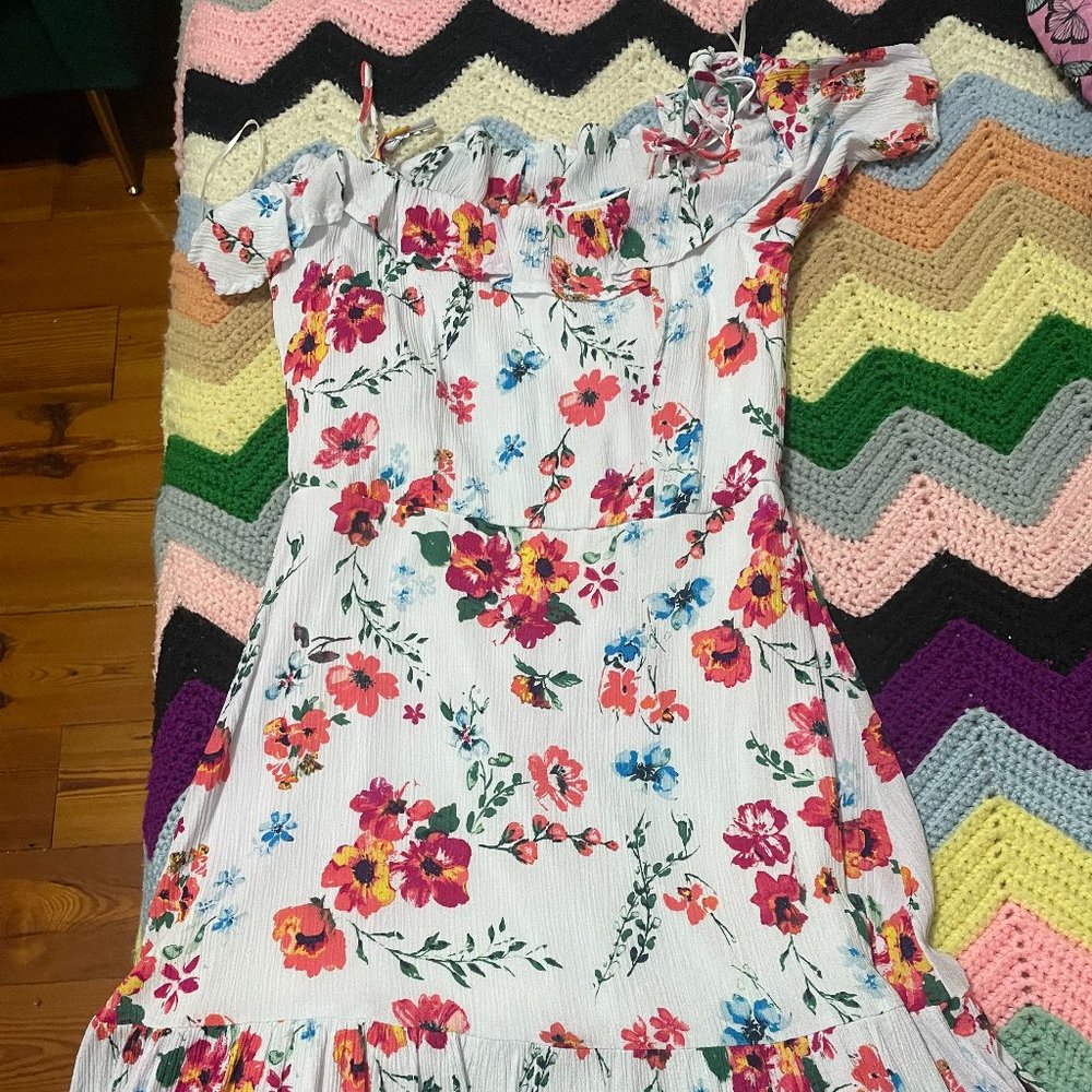 Mi Ami White & Floral Dress